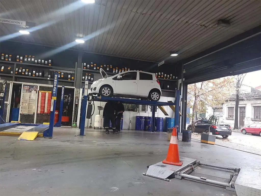 ¿Por qué es crucial el cambio de aceite cada 10.000 km?